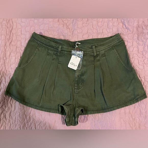 FREE PEOPLE Nora Mini Trouser Shorts Women’s Size 10. Army Green. NWTS - Picture 8 of 9